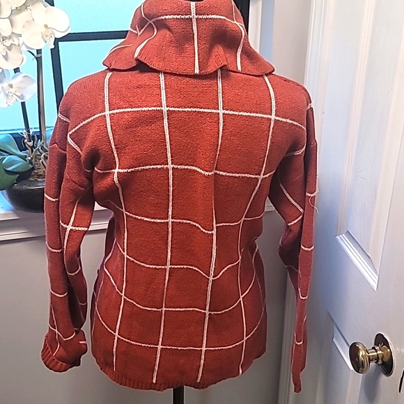 🍁KIRUNDO SWEATER! - Picture 4 of 8